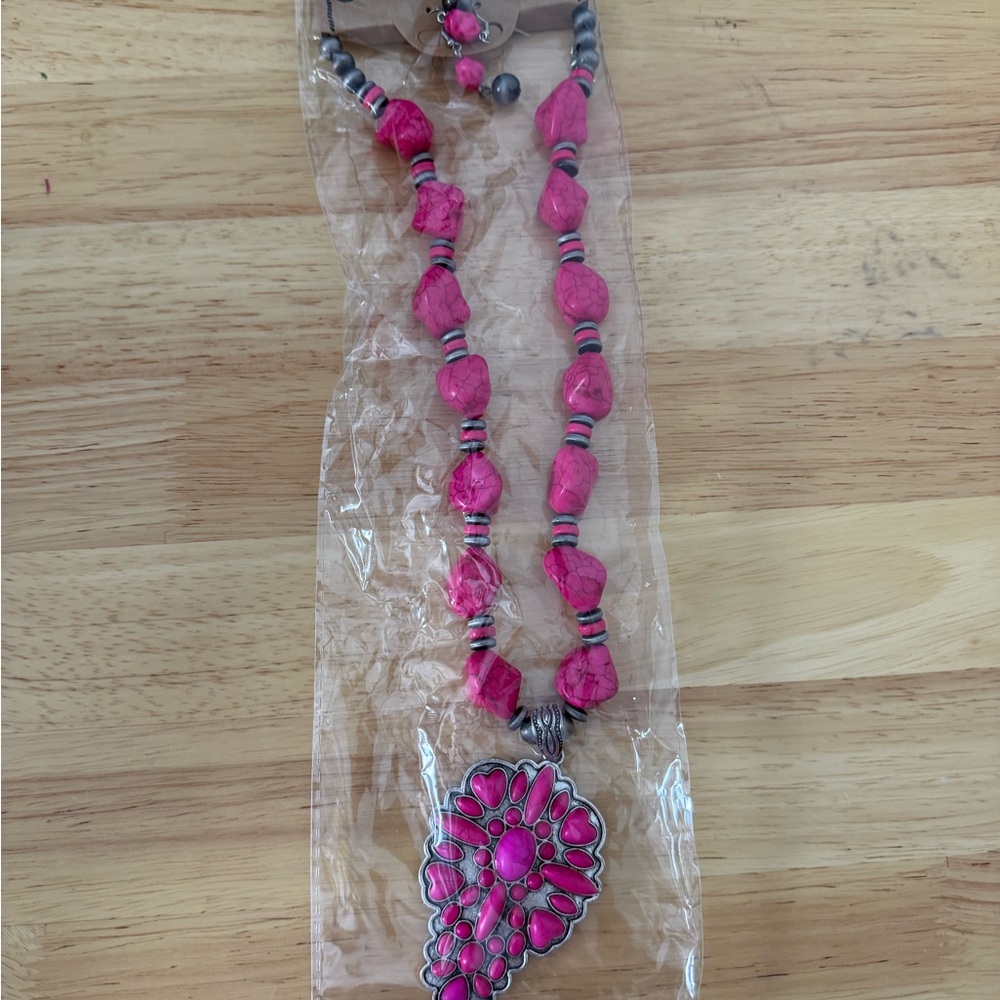 Rustic Couture's Western Necklace/Earrings Jewelry Set Synthetic Pink Turquoise - Picture 2 of 9